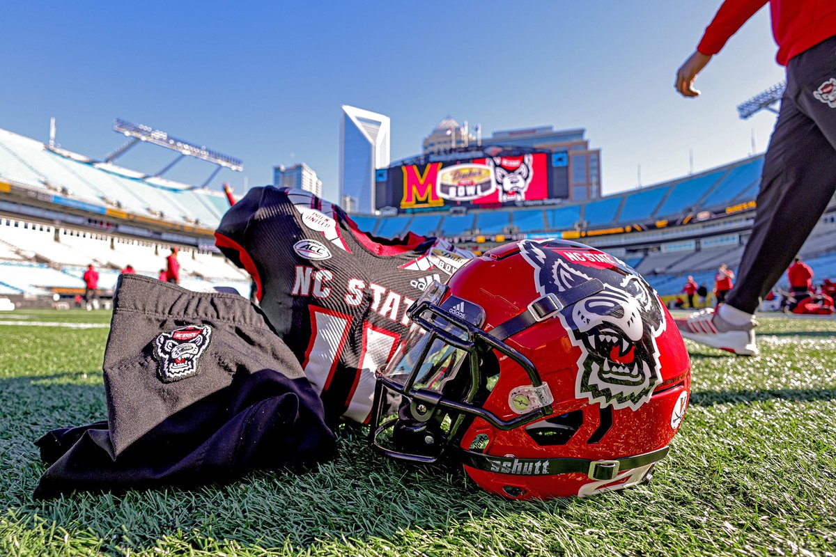 PackFootball's tweet photo. 🔴⚫️⚫️ for the @DukesMayoBowl https://t.co/fSlc9y2NPY