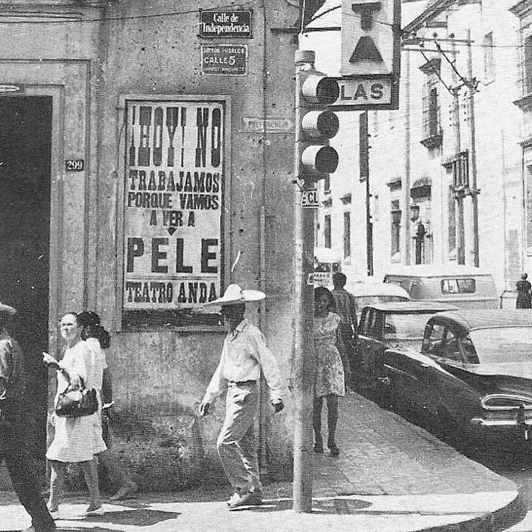 O atleta do século. O maior jogador de futebol de todos os tempos. Vencedor de três copas do mundo. Bi-campeão mundial. 1.283 gols. Incomparável. Inesquecível. Sua história e legado vivem e serão eternos. VIVA PELÉ. Único REI DO FUTEBOL. @pele #futebol #pelé #peleeterno #rippelé