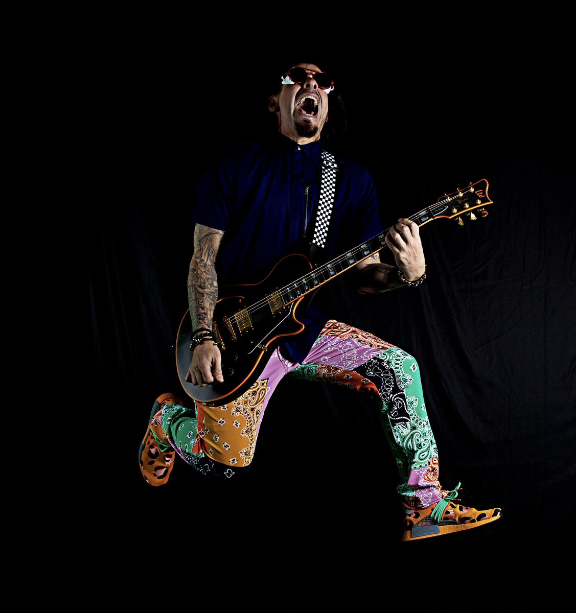 STILLWELL_SM's tweet photo. “Fly like an Eagle 🦅 “
Q Did a lil photo shoot for @espguitars thanking Tony and the good folks at ESP for the awesome PS-1000
Also big thanks to @itssunknee for hooking up the @pharrell #nmdhumanrace @adidas 🔥🔥🔥📸 @erikaqlno
#guitar #espguitars #ps1000 #xtone #hollowbody https://t.co/tJEhSPIZFI