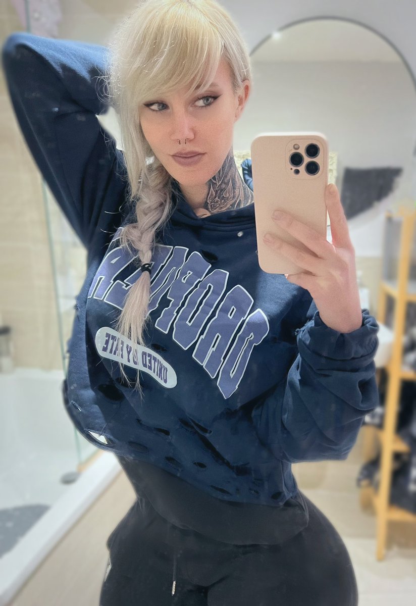 bexicute's tweet photo. Can I be your goth gf? 👉👈 https://t.co/MBkFO7O16s
