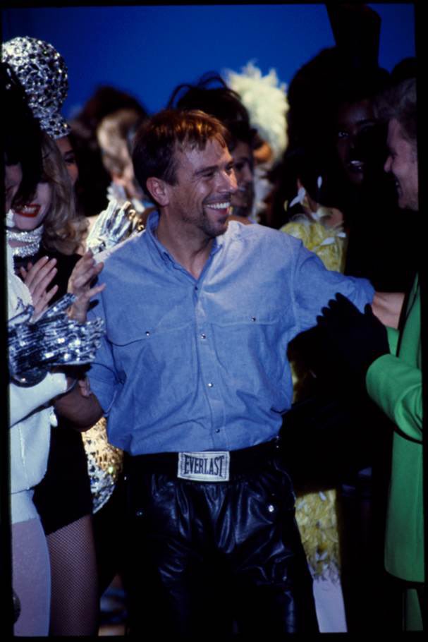 pYSLrada's tweet image. in 2022 we lost two legendary fashion designers! 
the beginning of the year
—— Thierry Mugler jan 23
the ending of the year 
—— Vivienne Westwood dec 29
the industry lost two legends, we lost two legends.