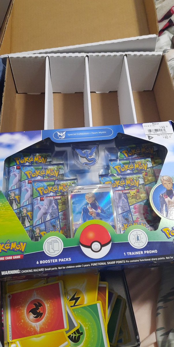 Tays_Space's tweet photo. Got the Team Mystic box from @GameStop and got the Radiant Blastoise card 😍 https://t.co/Sk1T4h6hRa