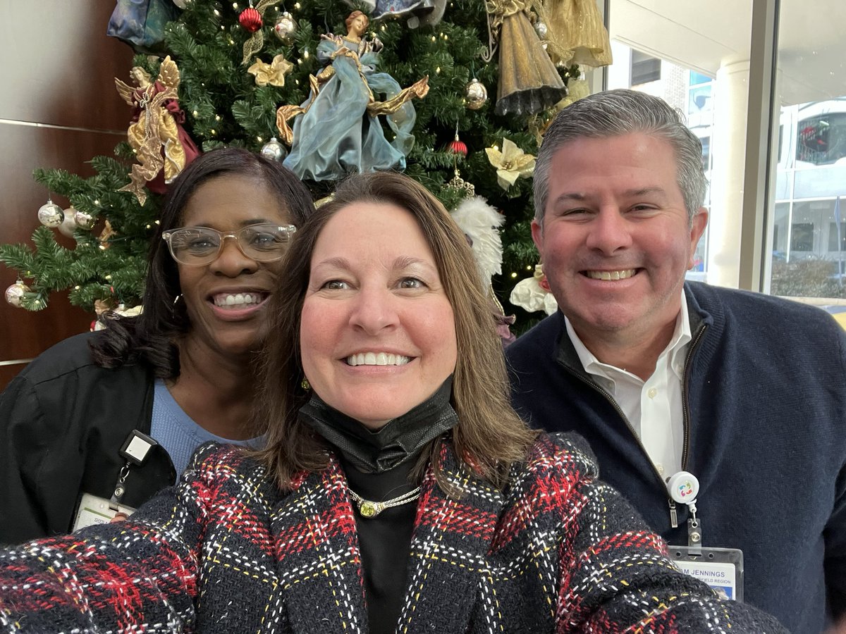 #Grateful #Thrilled to meet a new colleague, Sheila J. from Admitting, who turned out to be a friend of a friend <a href="/ShawnaH67924156/">Shawna Hall</a>, while visiting today <a href="/StVincentsMC/">St. Vincent's Medical Center</a> <a href="/HartfordHealthC/">Hartford HealthCare</a> with #PresidentWilliamJennings #1stWeekOnTheNewJob😃