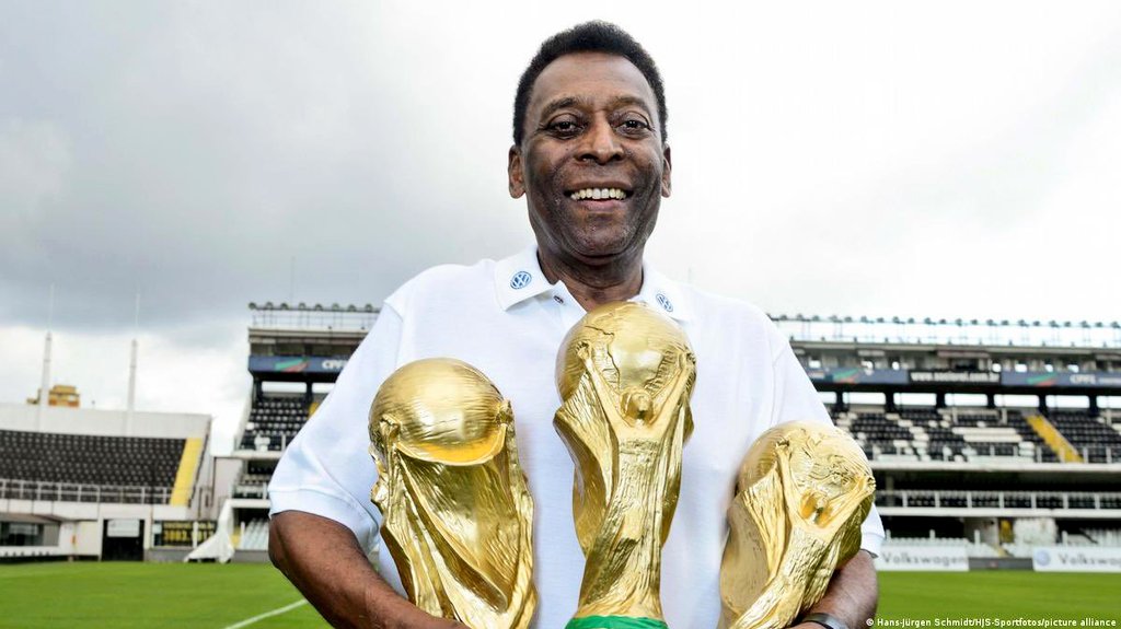 The King of Kings has died.
FIFA "Player of the Century" but in fact he is the greatest human superstar of all time. RIP #Pele 
#peleeterno #pele_is_no_more #FIFAWorldCup2022 #football #BrawlStars #Messi𓃵