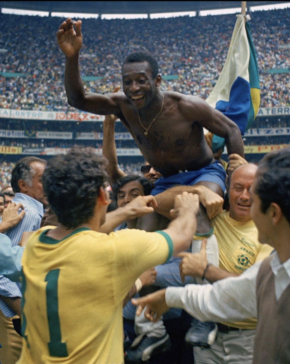 JesseLingard's tweet photo. Rest in peace pele 🕊️💔 #legend https://t.co/YBDryKfmZP