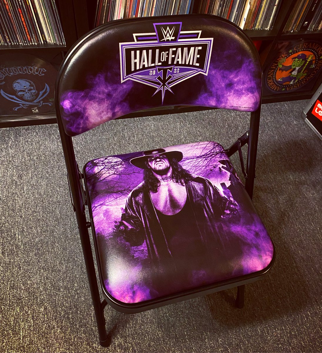 Thanks to my buddy Mark for this chair from the Undertaker’s WWE Hall of Fame Induction earlier this year. Wicked cool Christmas gift. 
#RestInPeace #Undertaker #WWEHallOfFame #ThankYouTaker #WrestlingChair