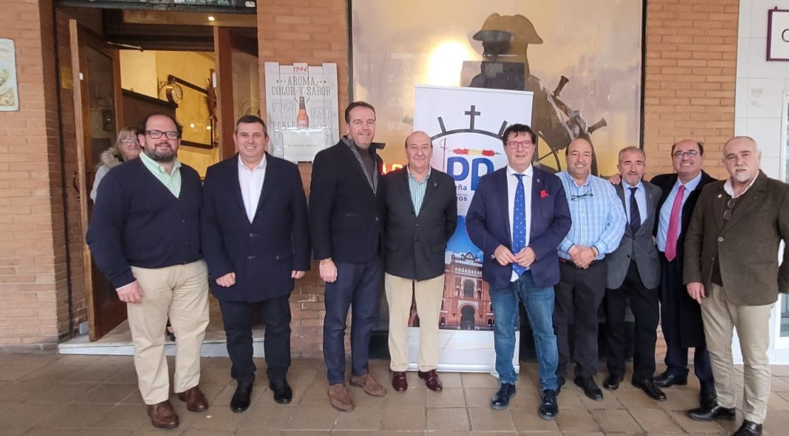PPalgete's tweet photo. 🔵🎄✨Afiliados del @PPalgete han asistido hoy a la comida de #Navidad de la Peña Taurina del Partido Popular.
👏🏻👏🏻Muchísimas gracias, hemos disfrutado mucho!
#Algete #ganas #ganasdeAlgete #megustaAlgete #unAlgetemejor #PP #Preparados #Navidad ✨ Por nuestras #tradiciones🐃 https://t.co/tFybHZPp4d