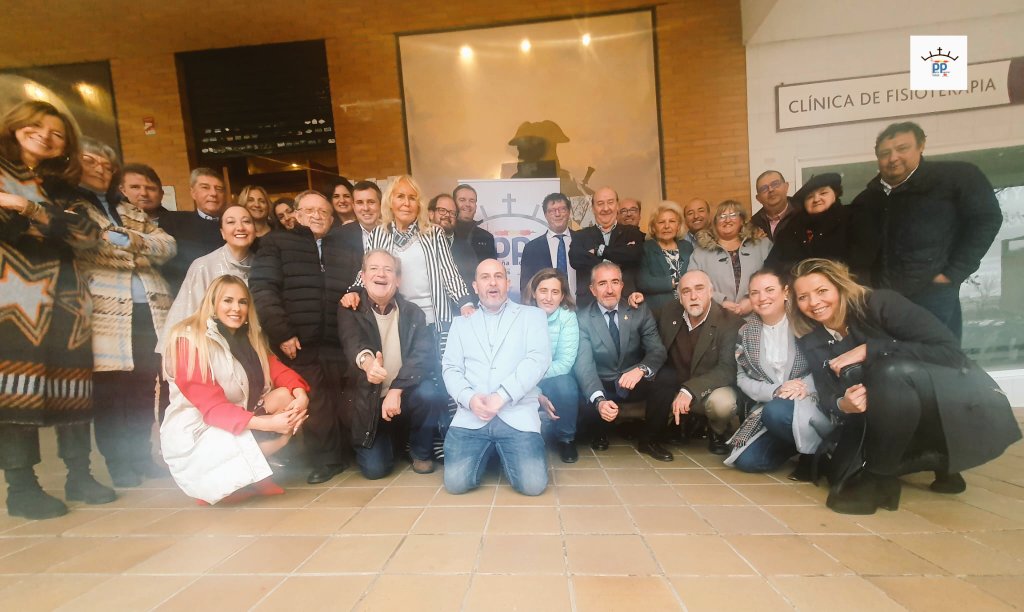 PPalgete's tweet photo. 🔵🎄✨Afiliados del @PPalgete han asistido hoy a la comida de #Navidad de la Peña Taurina del Partido Popular.
👏🏻👏🏻Muchísimas gracias, hemos disfrutado mucho!
#Algete #ganas #ganasdeAlgete #megustaAlgete #unAlgetemejor #PP #Preparados #Navidad ✨ Por nuestras #tradiciones🐃 https://t.co/tFybHZPp4d