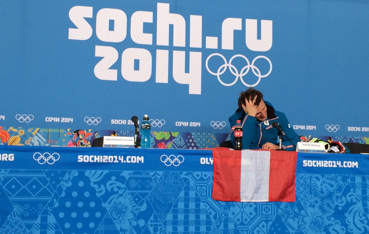 JensHungermann's tweet photo. @johannes_knuth Heute ebenfalls ins Archiv geschaut und dieses - kaum zu glauben - selbst geschossene Handyfoto gefunden. Zeitpunkt: kurz vor PK nach dem Olympiasieg in #Sochi2014 . Guter Typ, der @matthiasmayer_ https://t.co/e4C1J3ydRf