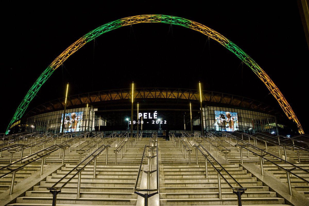 Tonight we light the arch in the honour of Pelé.

His unique talent lit up the game of football, and inspired the world.
