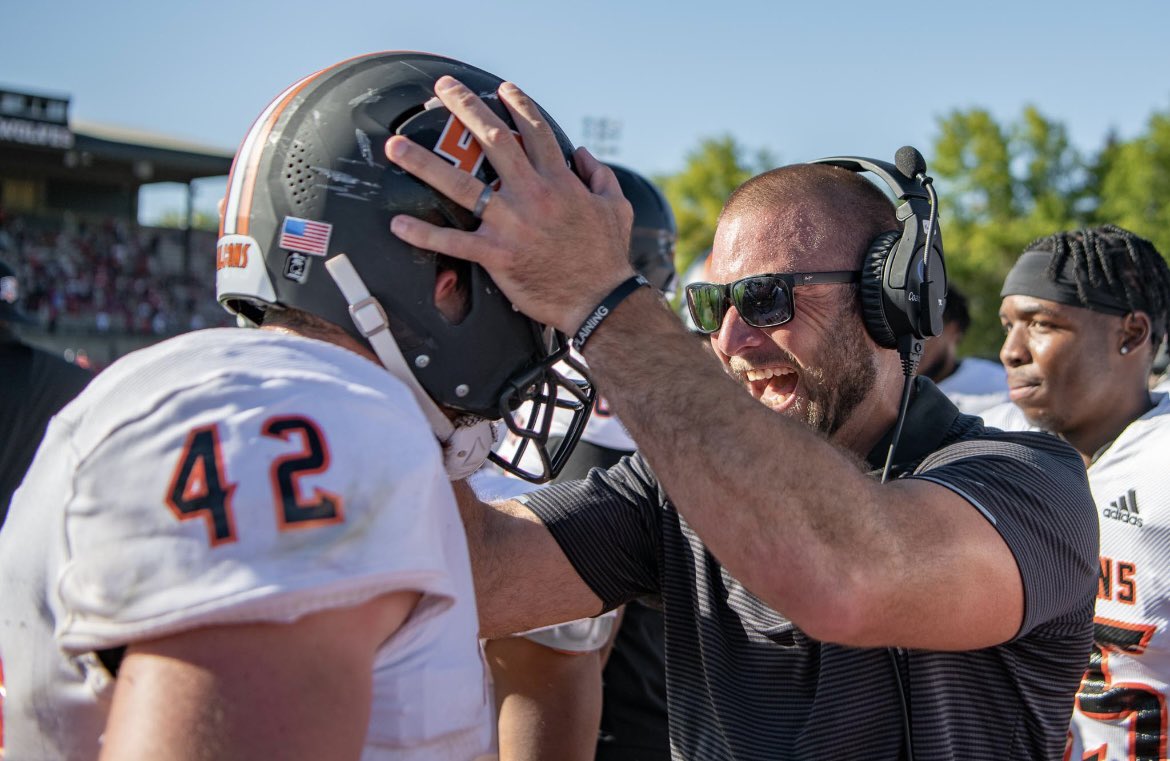 CoachHKelly's tweet photo. Pulls the best out of everyone he coaches. Turned a fullback into an all-conference linebacker. Great coach and better leader. Thanks for everything @coach_jmartin #WinnersWin https://t.co/PZLrgobwD0