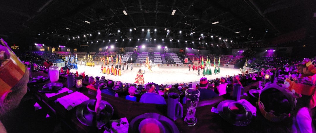 dcDesignSuite's tweet image. Going down, down, down. Red knight going down. (@ Medieval Times Dinner &amp;amp; Tournament in Schaumburg, IL) swarmapp.com/c/9RGdaBbcTBo