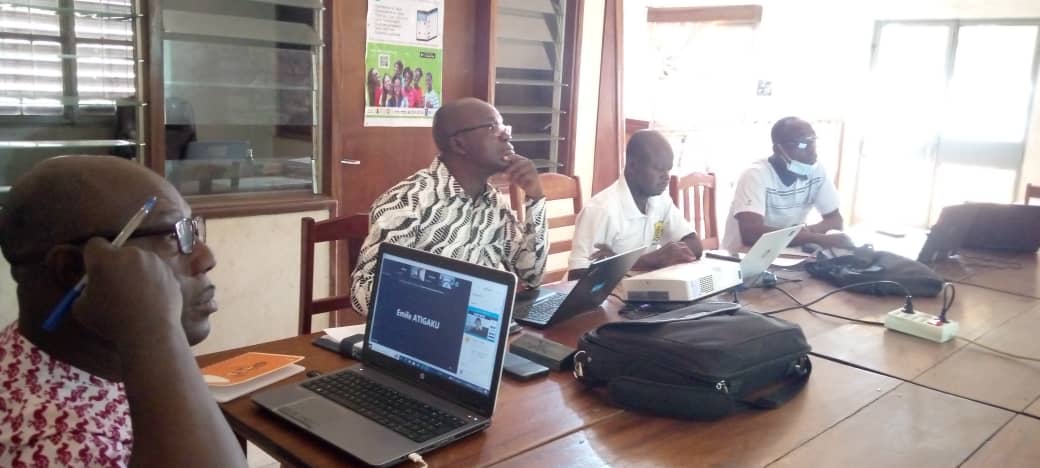OngCdd's tweet photo. Rencontre d'harmonisation ce 29/12/22 à l'ONG CDD des modules à développer lors des séances de renforcement des capacités à l'endroit des leaders naturels sur les #approches/outils innovants dans les communes bénéficiaires du projet AEDAL/ ATPC.@cdd @unicef #tgtwittos https://t.co/wnxhLNEYCP