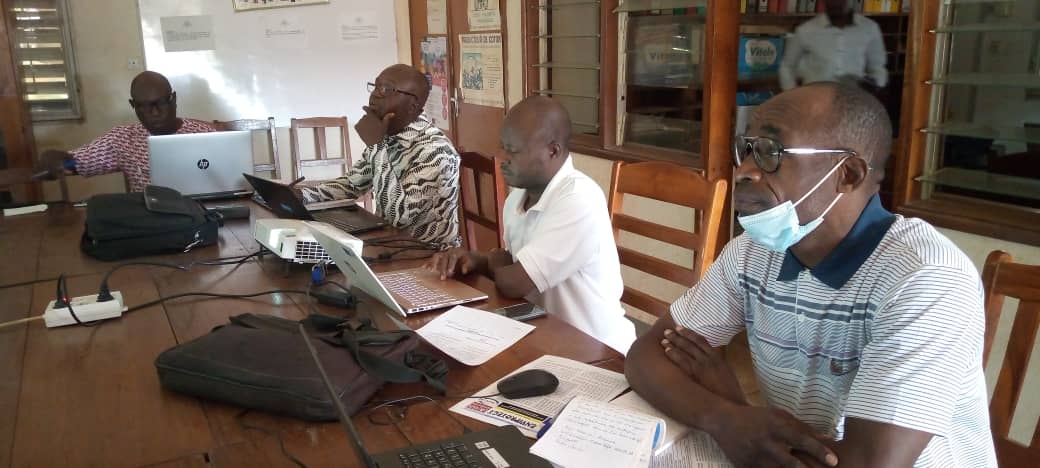 OngCdd's tweet photo. Rencontre d'harmonisation ce 29/12/22 à l'ONG CDD des modules à développer lors des séances de renforcement des capacités à l'endroit des leaders naturels sur les #approches/outils innovants dans les communes bénéficiaires du projet AEDAL/ ATPC.@cdd @unicef #tgtwittos https://t.co/wnxhLNEYCP