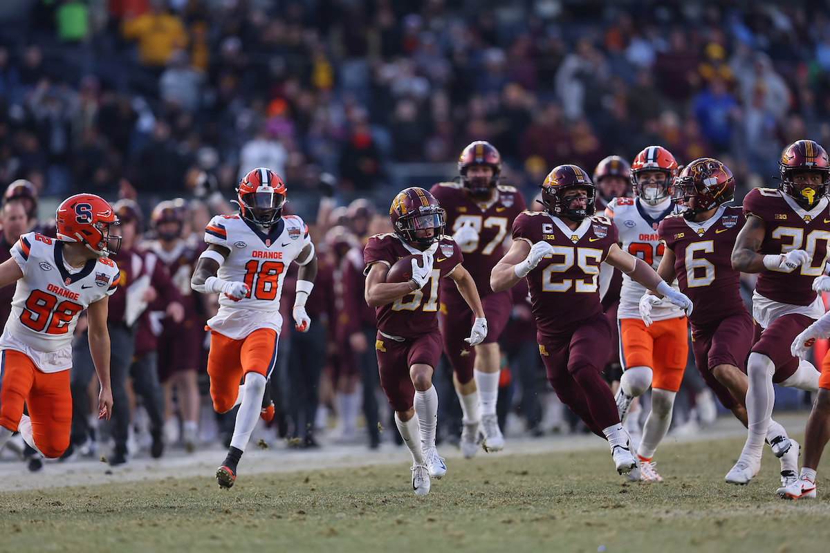 GopherFootball's tweet photo. Redding gets the ball at the the three yard line and takes it down to the Syracuse 25 for a SEVENTY TWO YARD return! 

That's the longest kick return in #Gophers bowl history! https://t.co/9GOGbnxDXv