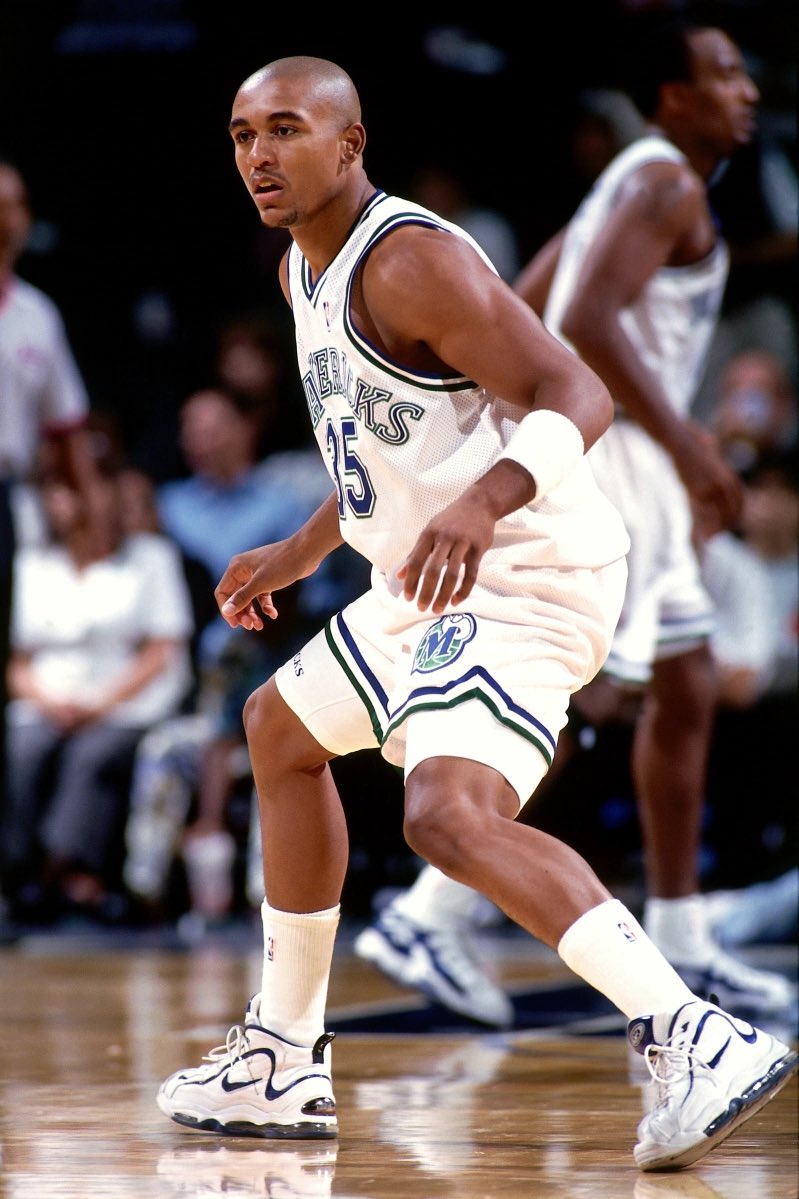 GameOfInchesSN's tweet photo. On in this day in NBA history.

12.29.1997

Bubba Wells became the fastest person in history to foul out of game. Earning six fouls in three minutes. I guess he didn’t want to sim to end the game. #NBA #NBA2K23  #MFFL https://t.co/ljVmyY4yoq