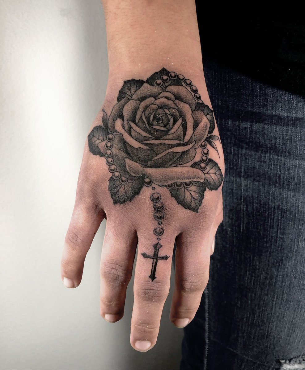 fallensparrow1's tweet photo. Roses, and rosaries. Symbolic images of life, and faith, working hand in hand.

Art by @natetattooer

#rose #boldtattoo #rosetattoo #rosaries #tattooideas #tattootime #inkart #rosesofinstagram #traditionaltattooartist #rosarytattoos #blacktatts #americantraditional https://t.co/cpjyketGxV