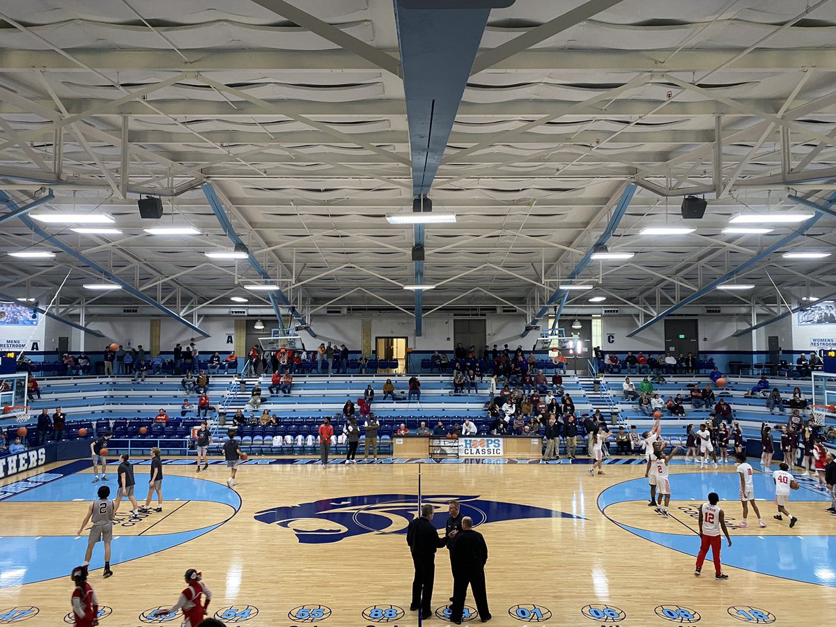 HardwoodPrepsIL's tweet photo. Duster Thomas Gym @ Pinckneyville

Built in 1951, Dick Corn Court in Duster Thomas Gymnasium is a fantastic venue for Holiday Tournament action. All great seating, some box seats around the court. This gym provides a cool ambiance for a field of fun teams. Had a blast 😎🏀🤙 https://t.co/4tyQBfK4s5
