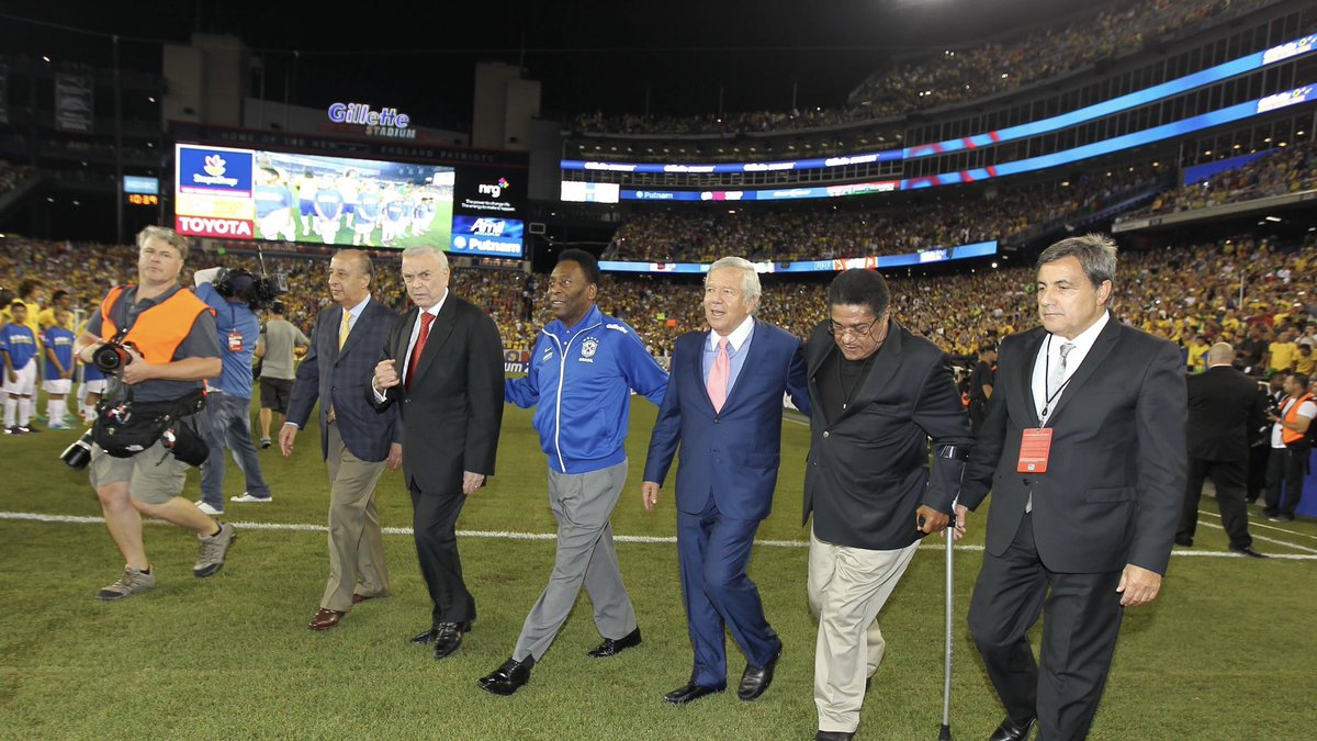 GilletteStadium's tweet photo. A king of kings 👑

We join the entire sporting world in mourning the loss of a ⚽ icon.

RIP Pelé 💙❤️ https://t.co/gg92HTy9ka