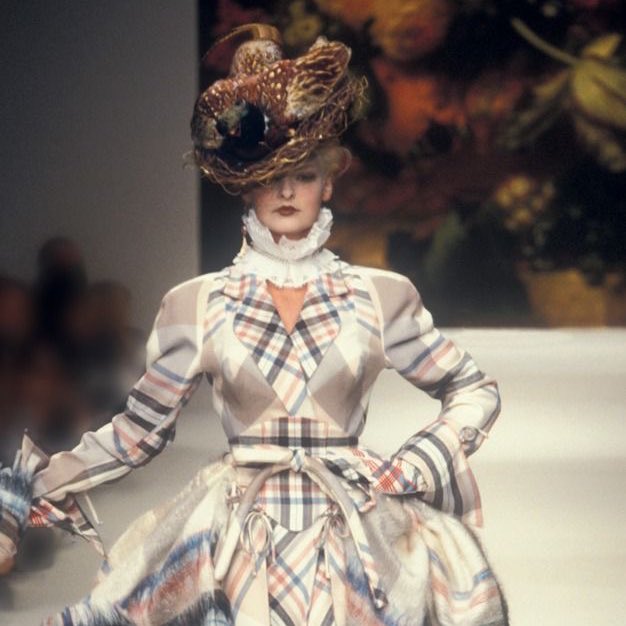 niachronicles's tweet photo. thank you vivienne westwood 💔 https://t.co/n6EX1PExx0