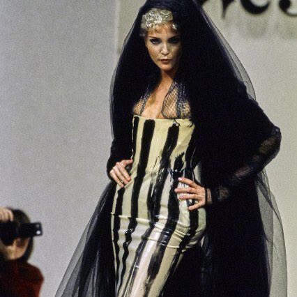 niachronicles's tweet photo. thank you vivienne westwood 💔 https://t.co/n6EX1PExx0