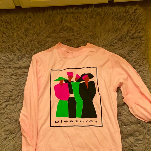 PattyFerrington's tweet photo. So good I had to share! Check out all the items I'm loving on @Poshmarkapp #poshmark #fashion #style #shopmycloset #marcbymarcjacobs #lululemonathletica #pleasures: https://t.co/g8zFTVJu6M https://t.co/7sziHKNjB3