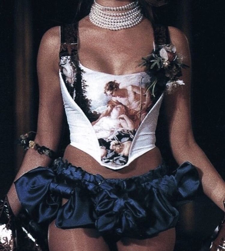 virgoessence's tweet photo. RIP Vivienne Westwood, you brought us punk and femininity at the same time 🕊️ https://t.co/l4cSvI1Gdk
