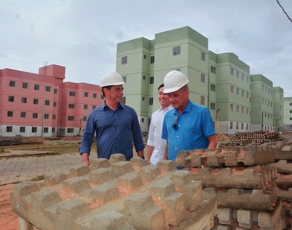 taveirarn's tweet photo. Tem notícia boa chegando! 🏡🙋🏻‍♂️

Estivemos no Residencial Ilhas do Caribe II, em Liberdade. Por aqui as obras estão bem avançadas e muito em breve mais 496 famílias parnamirinenses terão o sonho da casa própria realizado. O trabalho não para! 🚜👷🏻

#Moradias #CasaPrópria #Gestão https://t.co/iYaVamh0v4