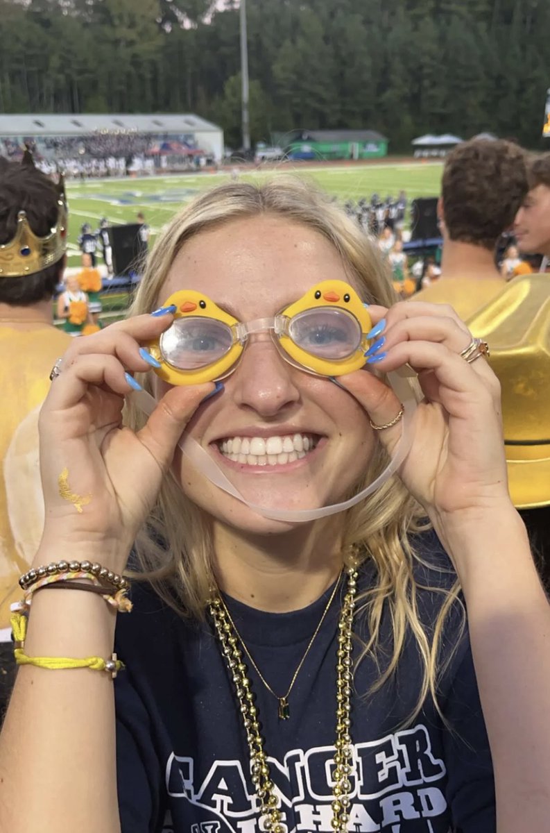 HH2oyas's tweet photo. SENIOR SPOTLIGHT-Carlin Lockwood
4Yr Sr 200 IM
Carlin started swimming at 3 yrs old. Her mom was her first coach. Carlin is a current captain. She will major in Marine Biology at College of Charleston. She can’t imagine not being on the Swim and Dive team these past four years! https://t.co/Z4a1VfA4bl