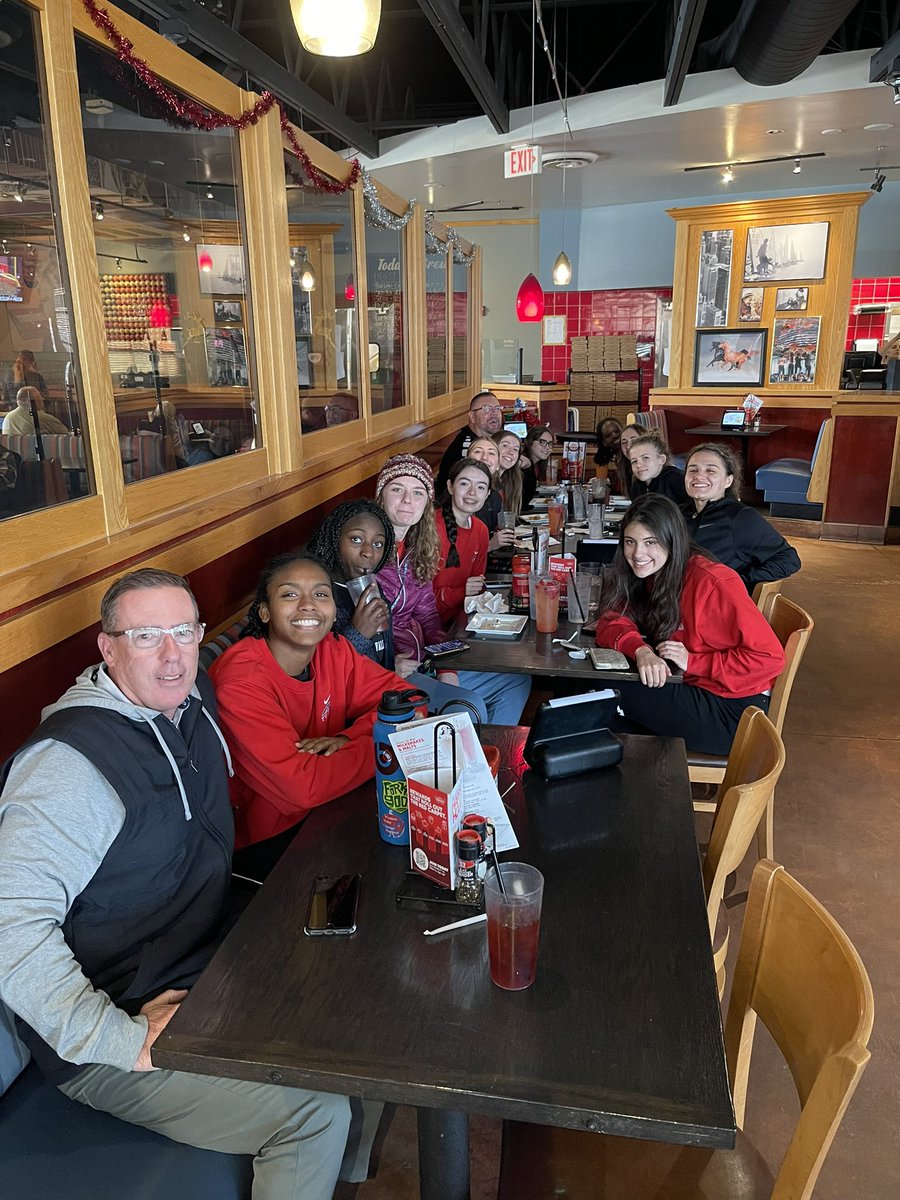 PVbballbooster's tweet photo. Our Ladies got the W in their first game of the Prescott Tournament, Red Robin for lunch and play again at 4:30! Congratulations Ladies! https://t.co/xNzBQjtLHw