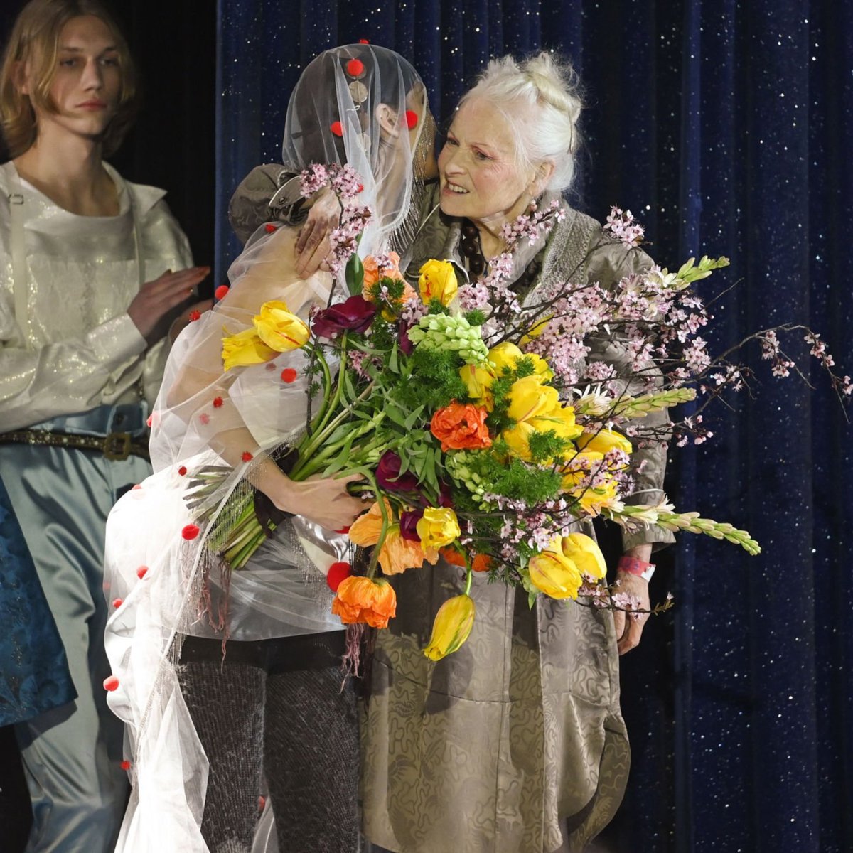 bhadidarg's tweet photo. Estamos muy tristes con la noticia del fallecimiento de Vivienne Westwood, una de las diseñadoras de moda mas importantes y sin dudas una de las mas memorables. Bella tuvo la oportunidad de caminar para ella más de una vez, lo recordaremos siempre! Que en paz descanse 🤍🕊️ https://t.co/piMIqPND9l