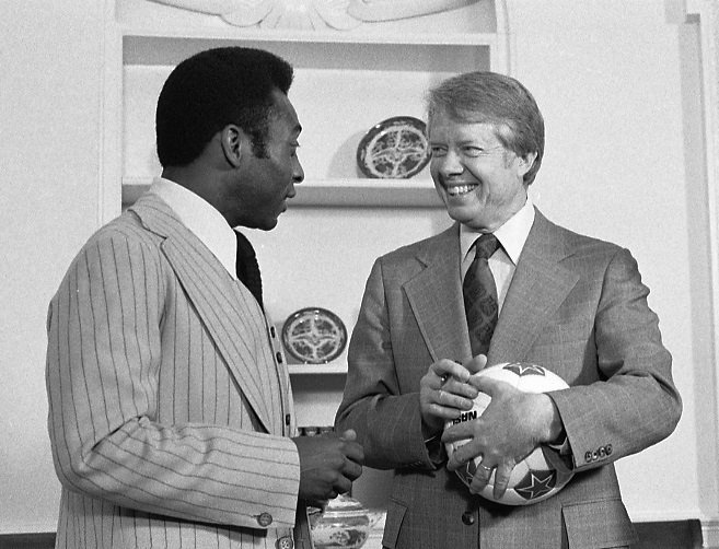 The Carter Center mourns the passing of Pelé, whose grace and courage on and off the pitch made him a global legend and an enduring icon. 

In this photo, Pelé presents a soccer ball to President Carter during a 1977 visit to the White House.