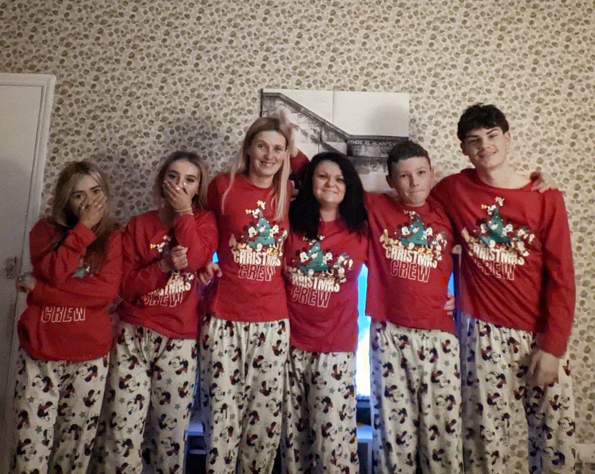 HSaffill's tweet photo. Had a great Christmas day this year, Christmas Dinner with my family, dropped the nephew off then spent the rest of Christmas day and boxing day with my other half and family, 1st Christmas together ❤️ https://t.co/EakivTv8AB
