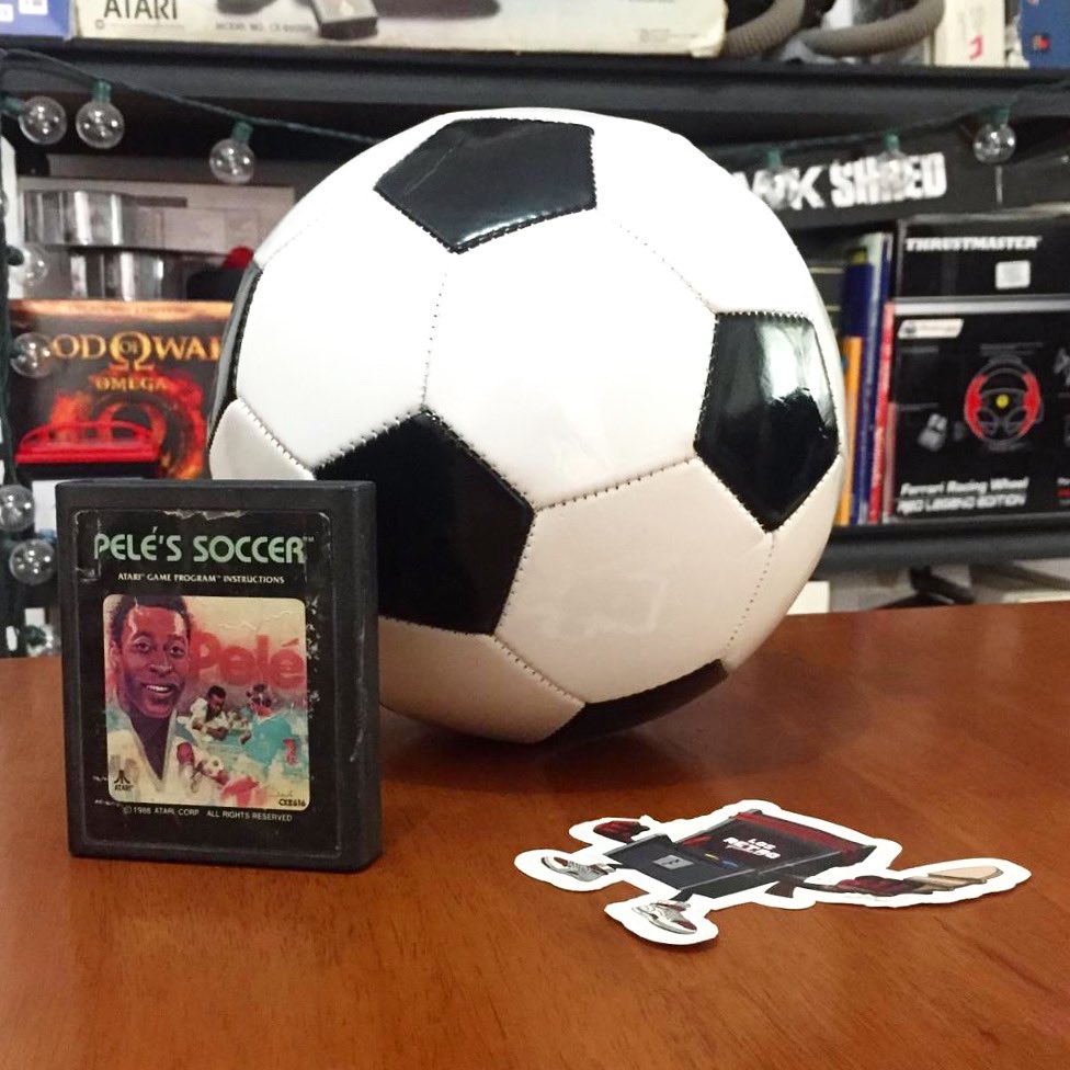 Descanse en paz Pelé.
De la #coleccionretrogamer Pele’s Soccer de Atari lanzado en 1981. 

#pelé #pele #videojuegos #losretrogamers #brasil #futbol #atari #videojuegos