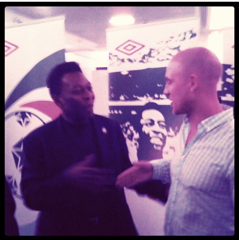 What an honour and a privilege to meet the legend Pelè. Not only one of the best players of all time but also a true gent. RIP.
#Pele #RipLegend