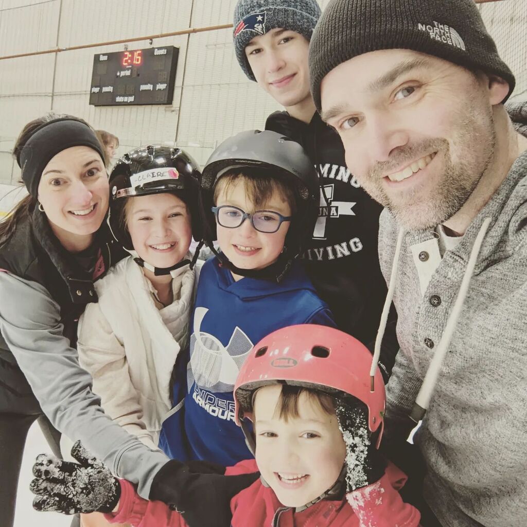 coopersteele's tweet photo. Missing our soccer player, but had a fun time ice skating as a family. #iceskating #familytime #fivekids https://t.co/6WgK1TIgOL https://t.co/a2qQEpX0Lj
