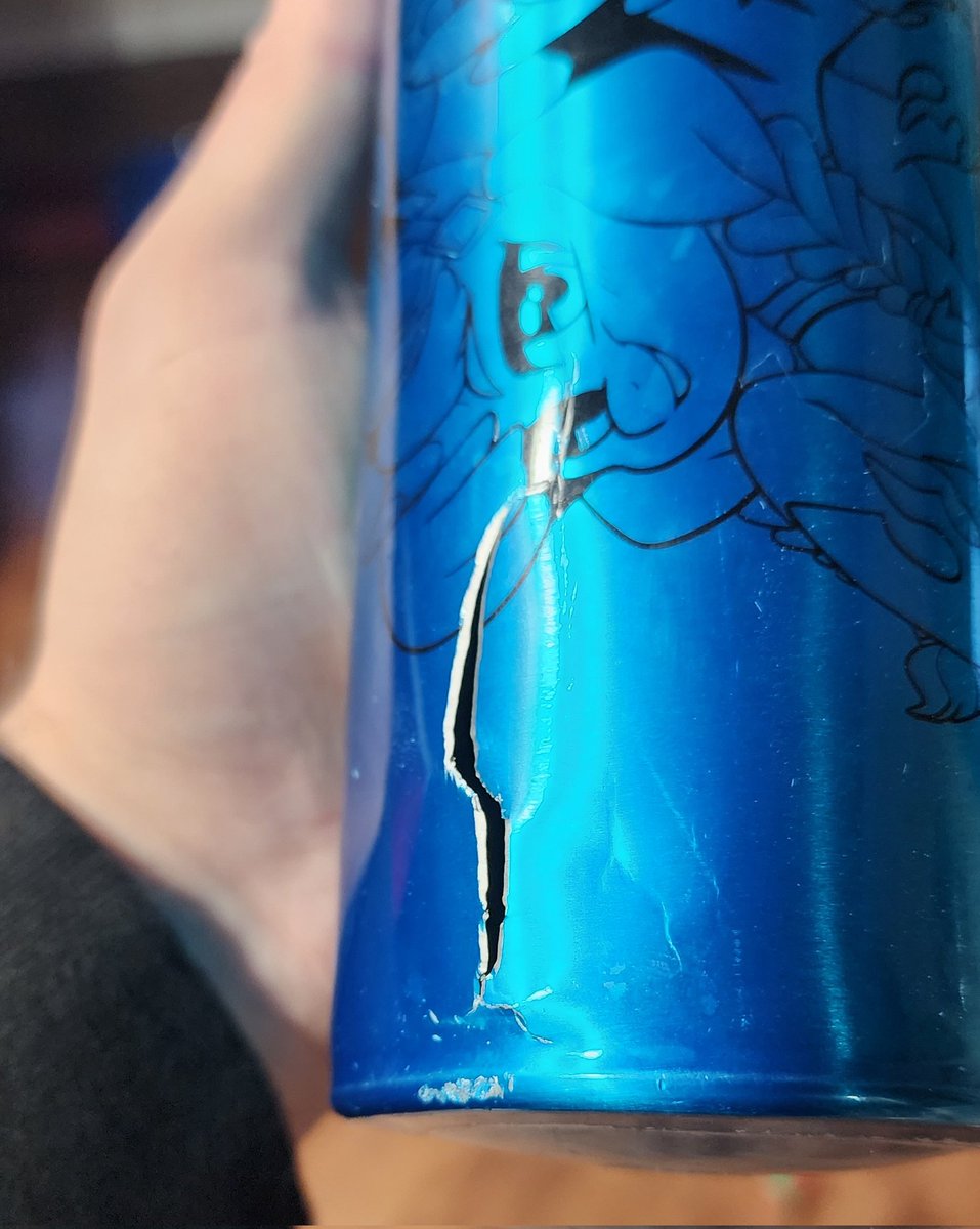 TekCharlie's tweet photo. Pro tip: If you have one of these aluminum water bottles from #PVCF21 (or honestly any water bottle that you care about), don't leave it in your car full of water when it's going to be well below freezing for an extended amount of time. 😞 https://t.co/Kd4LMIs16Y