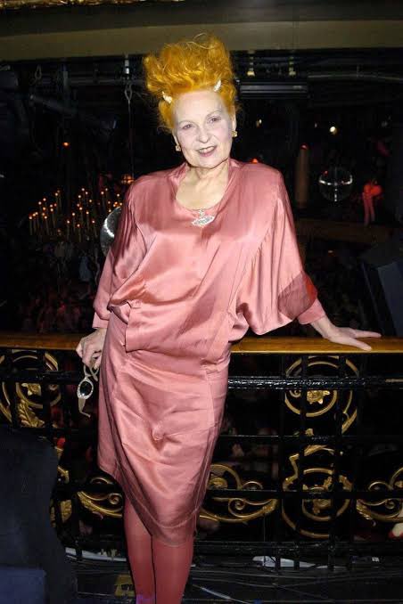 manumanito's tweet photo. Wow la abuela de Punk, quien diera visibilidad y alta costura a una tribu urbana, un sentimiento y estilo, un icono y pilar de la historia. La iconica Vivianne Westwood muere a los 81. God Save the Anarchy Queen https://t.co/6YhXWyahGR