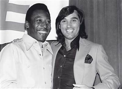 our_unicorn's tweet photo. The two greatest. 🥲#GeorgeBest #Pele https://t.co/ypXgem467h