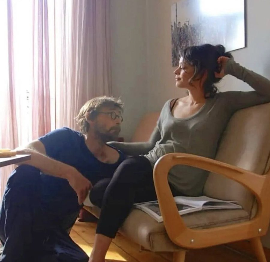 ''Vazgeçtim ben Müzeyyen. İnsana olan inancımdan vazgeçtim. Çünkü ben yerle bir olmaktan çok yoruldum..”