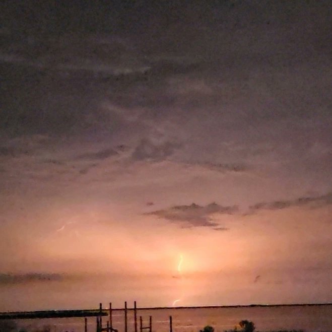 SaybeeEcce's tweet photo. Love the lightening on the coast! https://t.co/JrSadhRTwu