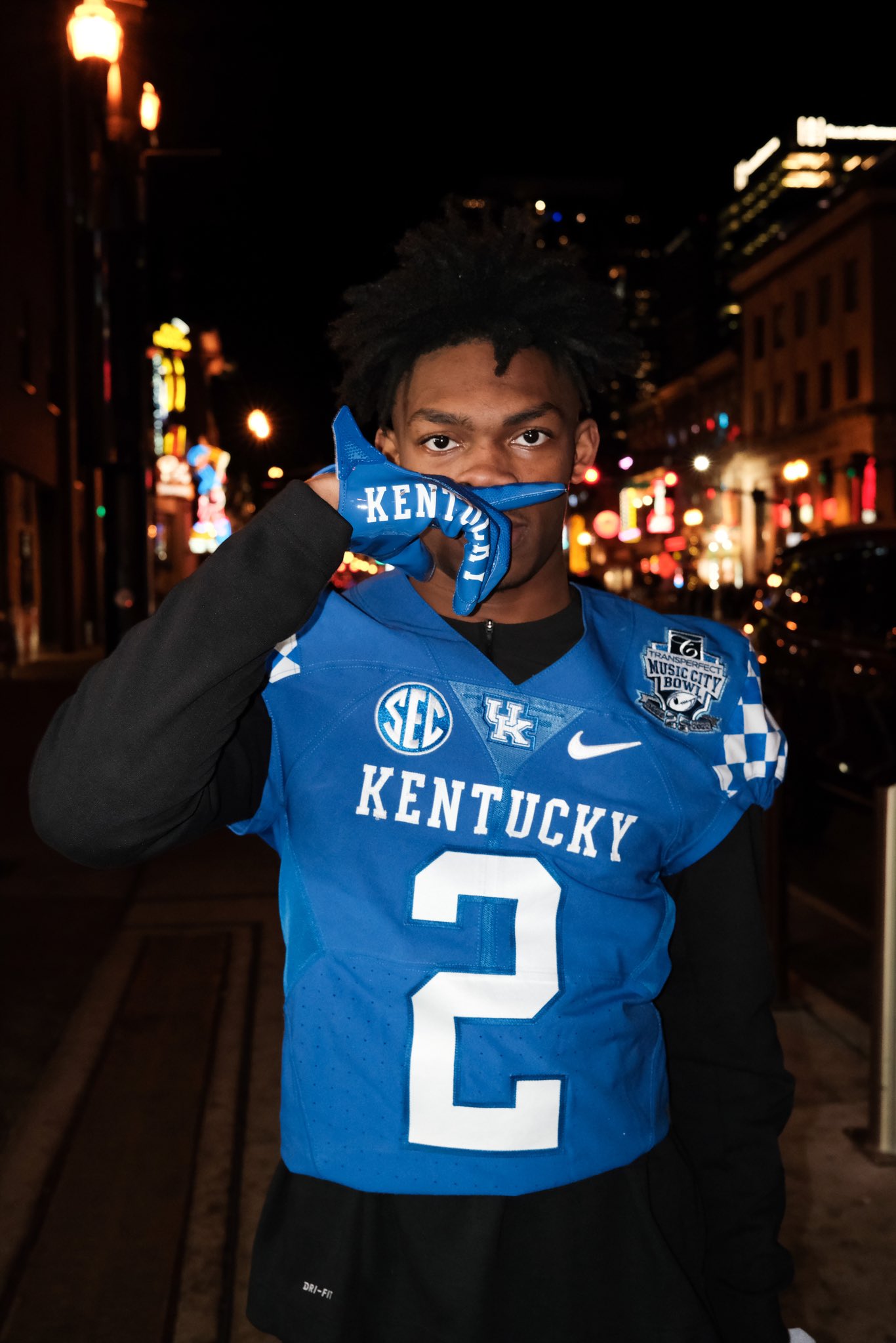 Barion Brown in Nashville Kentucky football broadway Music City Bowl uniforms