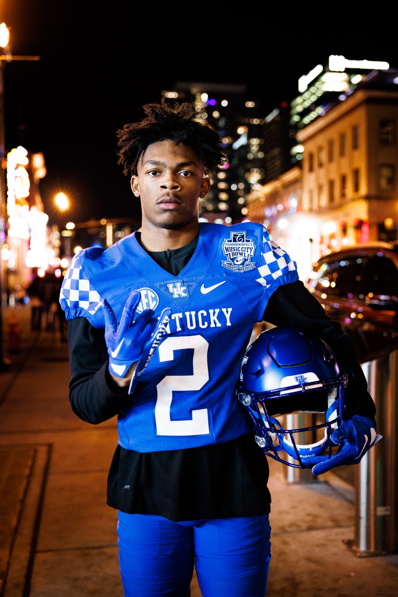 Barion Brown in Nashville Kentucky football broadway Music City Bowl uniforms