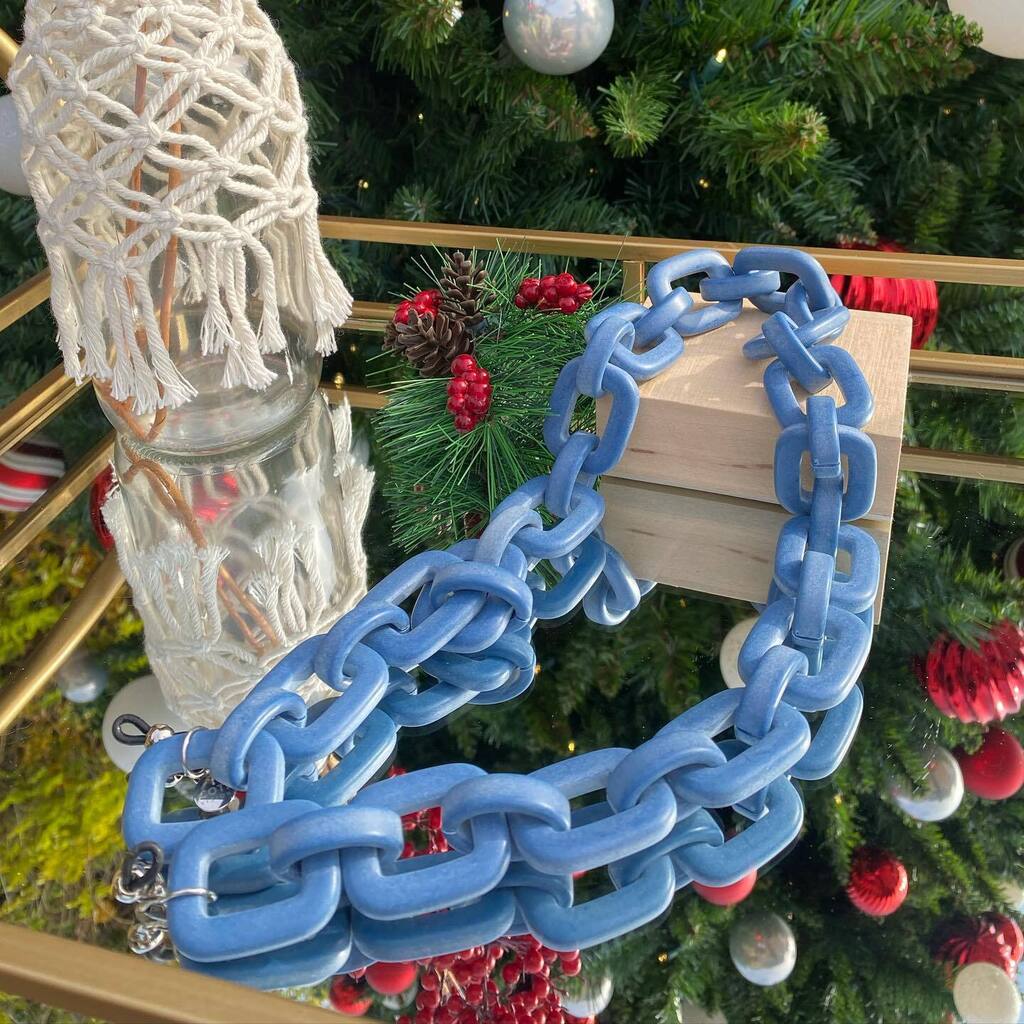 RimsandGoggles's tweet photo. It's great to be back! It's been a while since I last posted, but I'm feeling inspired and can't wait to share my thoughts and experiences with you. Don’t you love this chunky chain… it’s so lightweight! Stay tuned for more from Paris! https://t.co/eYDoh9xfnu https://t.co/YVZBL61aHH