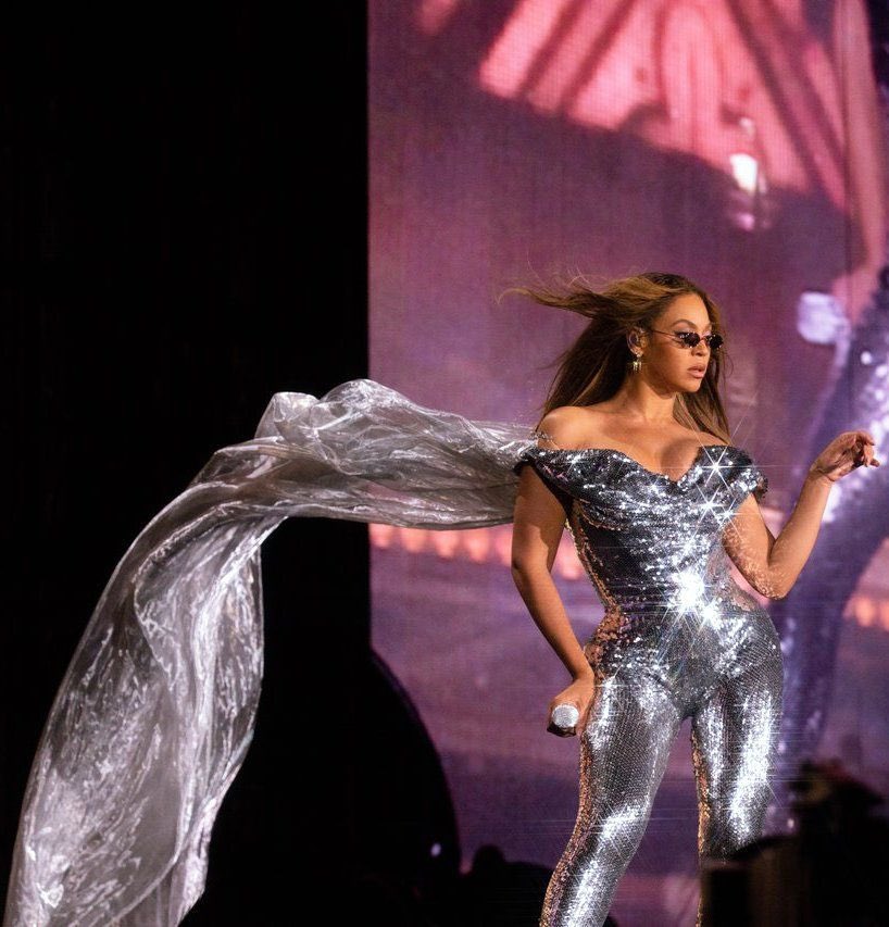korysstorm's tweet photo. Beyonce in custom Vivienne Westwood for the OTR II Tour https://t.co/yd8iTgdauB