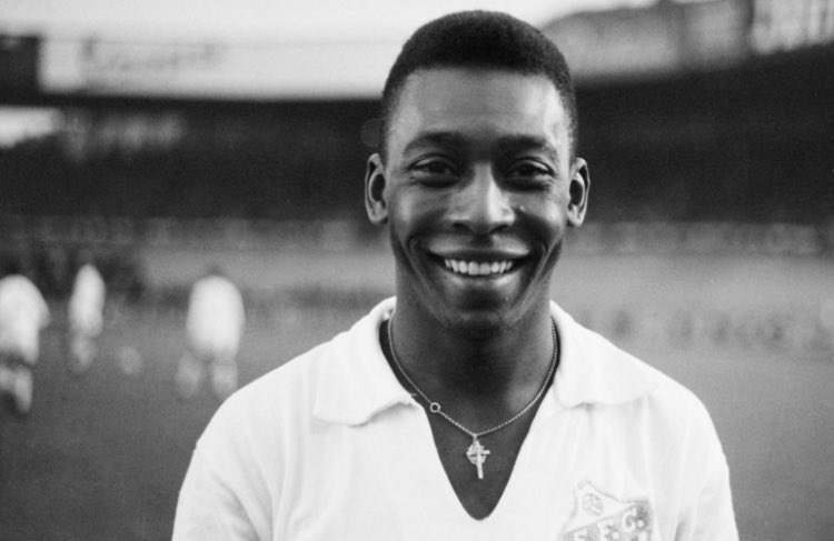 gerard_lopez_'s tweet photo. Pelé c’est mon premier souvenir de foot. J’avais 5 ans et mon oncle revenu des US m’avait ramené une carte collector de lui. J’ai eu de la chance : ma première idole restera le plus grand. https://t.co/5ySRapwMOj