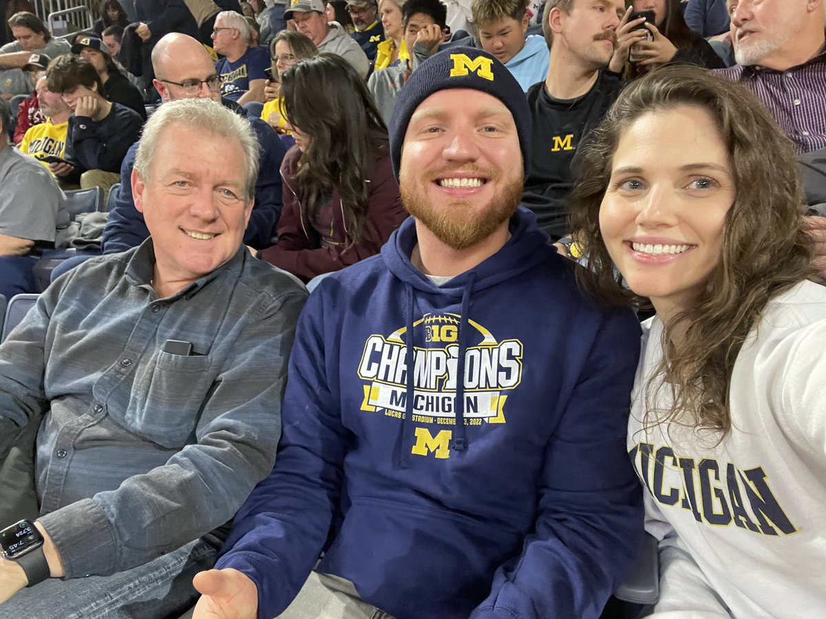 SUPERSWICK's tweet photo. Go blue!! #crislerlive https://t.co/o6mSfSHR7q