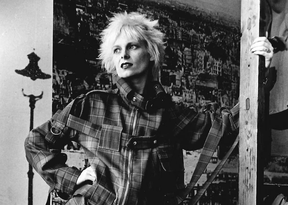 🇬🇧BREAKING NEWS: Vivienne Westwood: Pioneering fashion designer dies aged 81. Westwood made her name with her controversial punk and new wave styles in the 1970s. She viewed punk as a way of 'seeing if one could put a spoke in the system'. May she rest in peace #VivienneWestwood