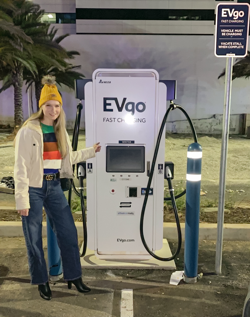 evgonetwork's tweet photo. We're #EVgoingUp at Lot 27! Say hello to the brand new 200kW chargers at Lot 27 in Santa Monica, CA. Named after two EVgo team members, Noelle Lewis and Leah Winter, we're expanding our fast-charging network every day ⚡️ https://t.co/pRCim1Cftu