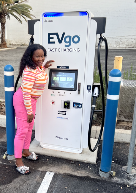evgonetwork's tweet photo. We're #EVgoingUp at Lot 27! Say hello to the brand new 200kW chargers at Lot 27 in Santa Monica, CA. Named after two EVgo team members, Noelle Lewis and Leah Winter, we're expanding our fast-charging network every day ⚡️ https://t.co/pRCim1Cftu
